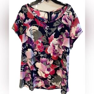 7th Avenue Design Studio women's floral blouse w/back zipper neck. Floral sz LT